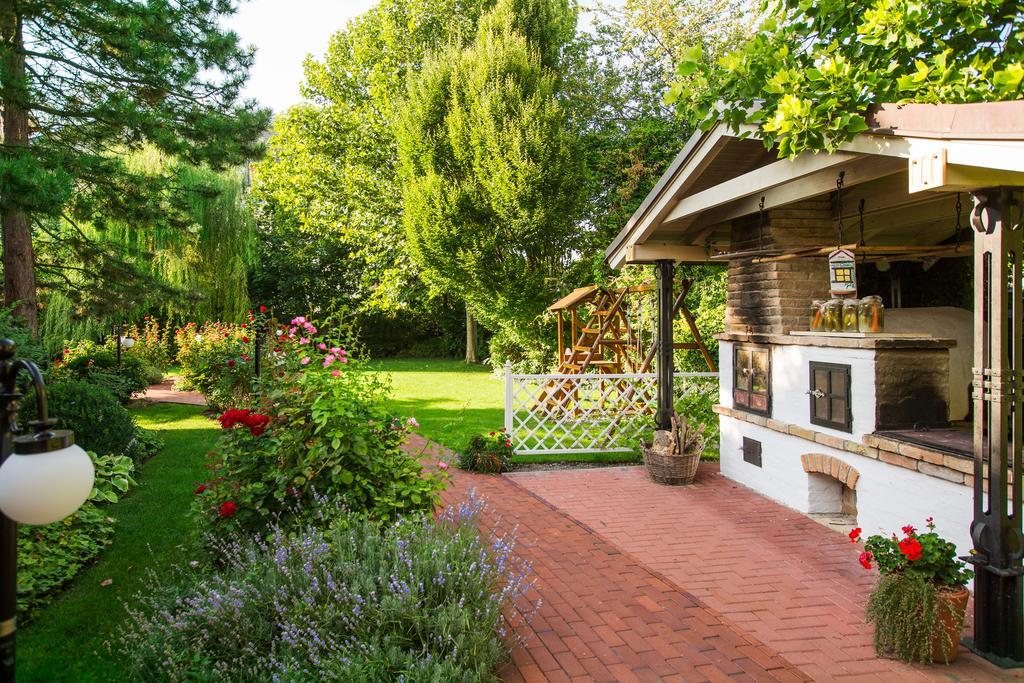 Villa Rosa Дунайска-Стреда Экстерьер фото